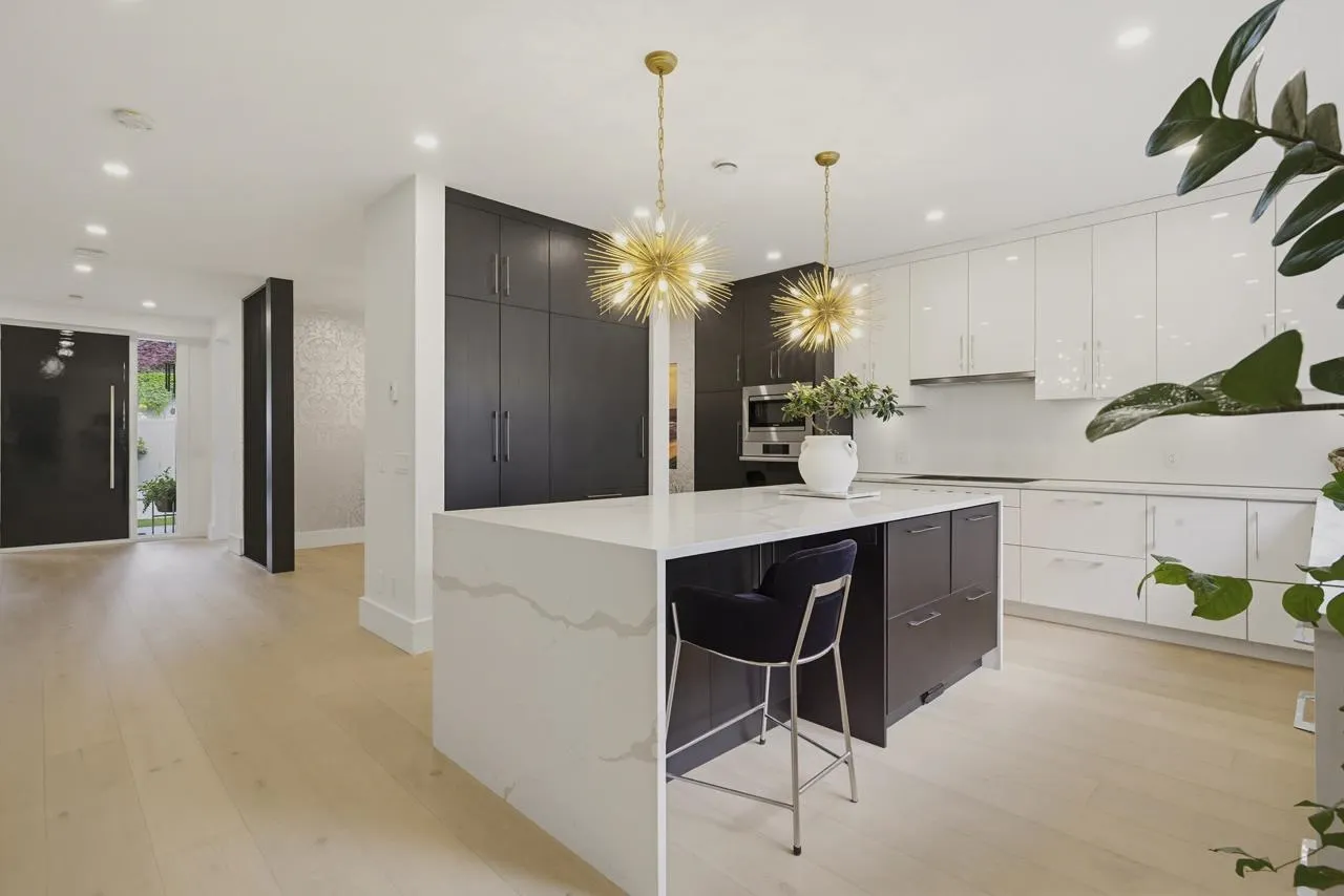 919 E 4th Street