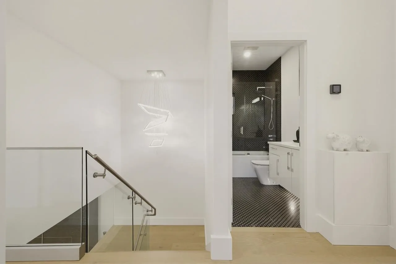 919 E 4th Street