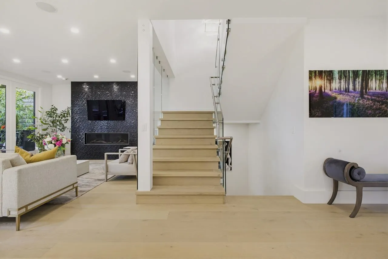 919 E 4th Street