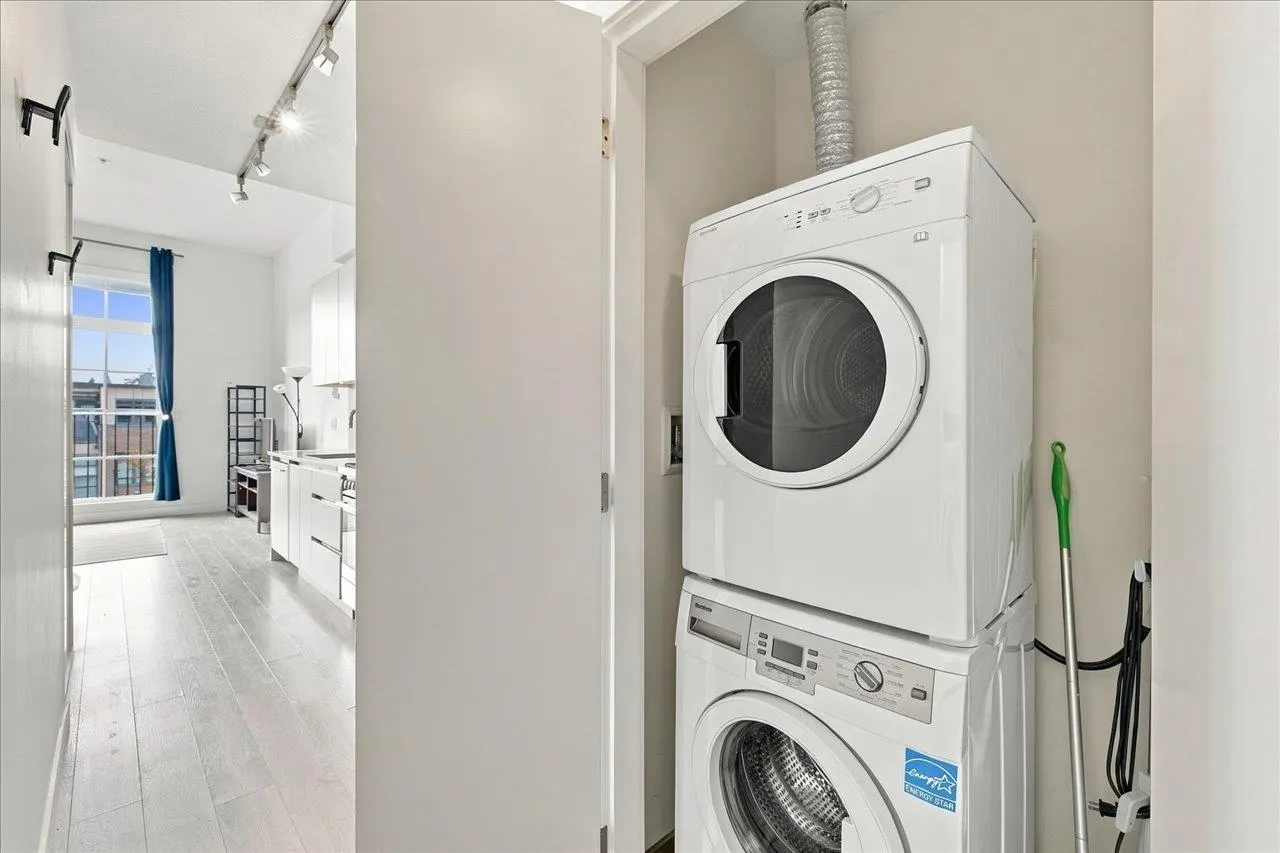 2141 E Hastings Street #401