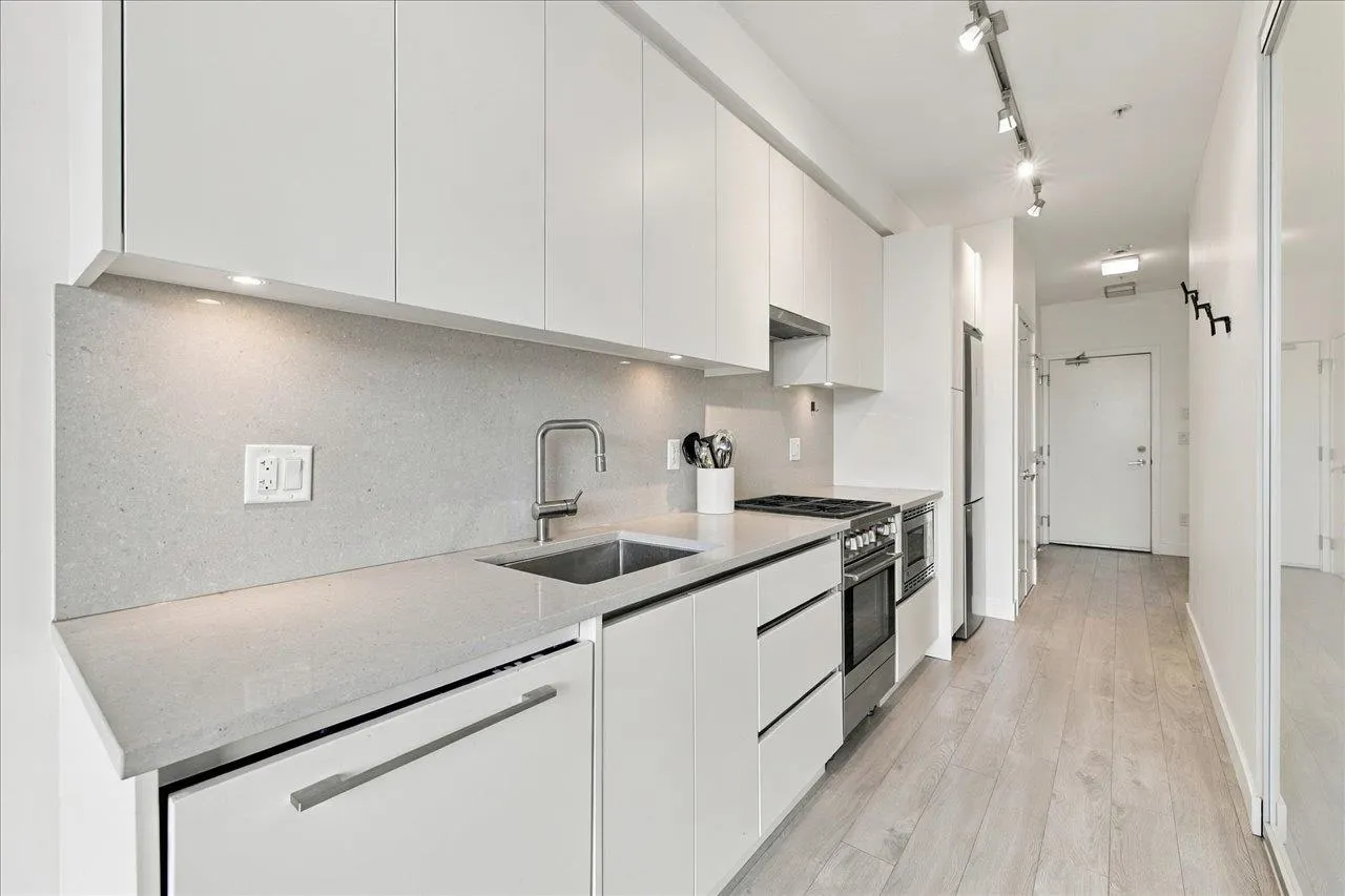 2141 E Hastings Street #401