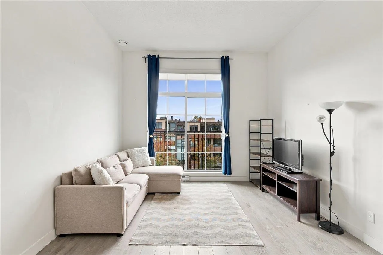 2141 E Hastings Street #401