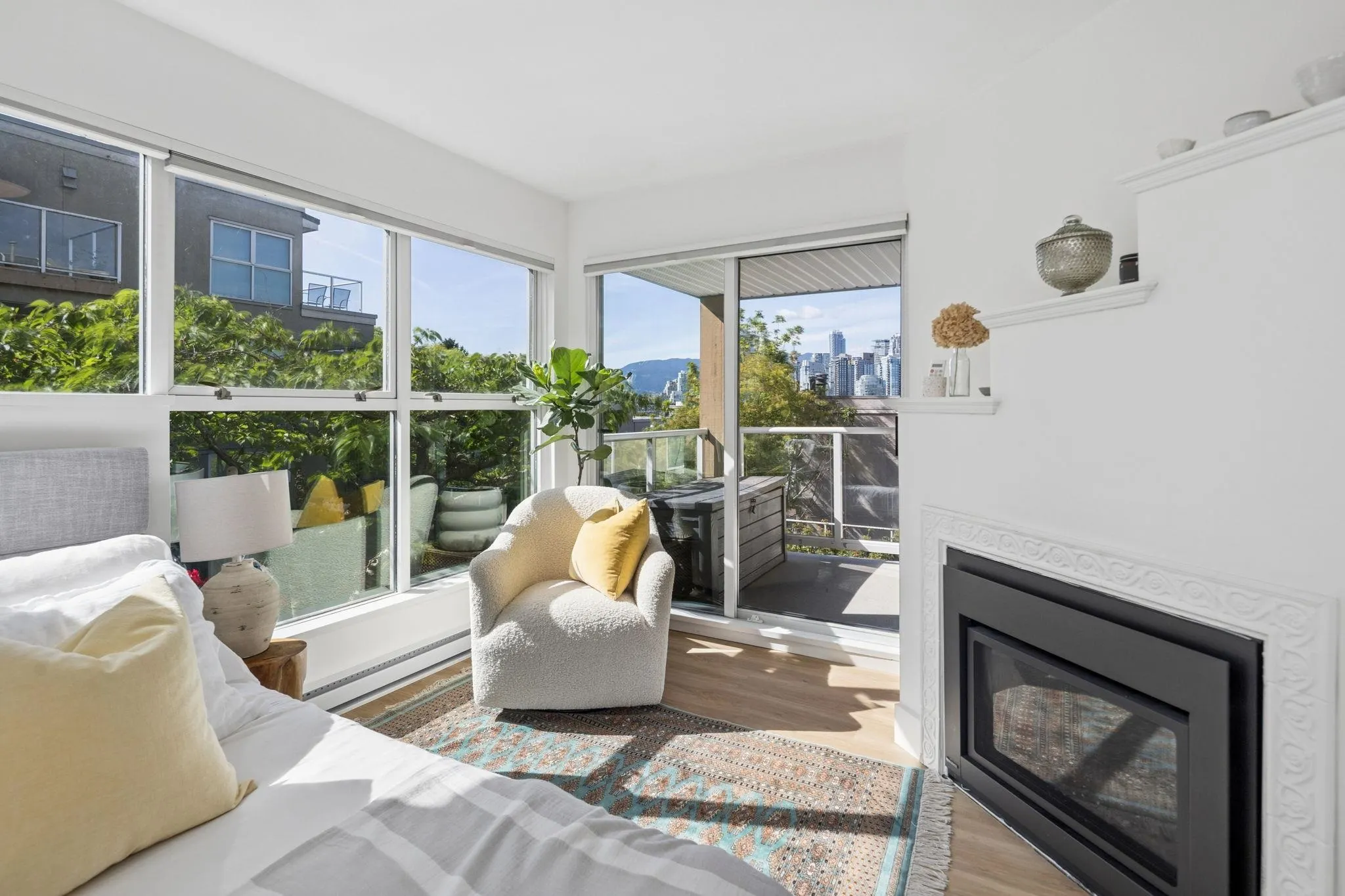 933 W 8th Avenue #103