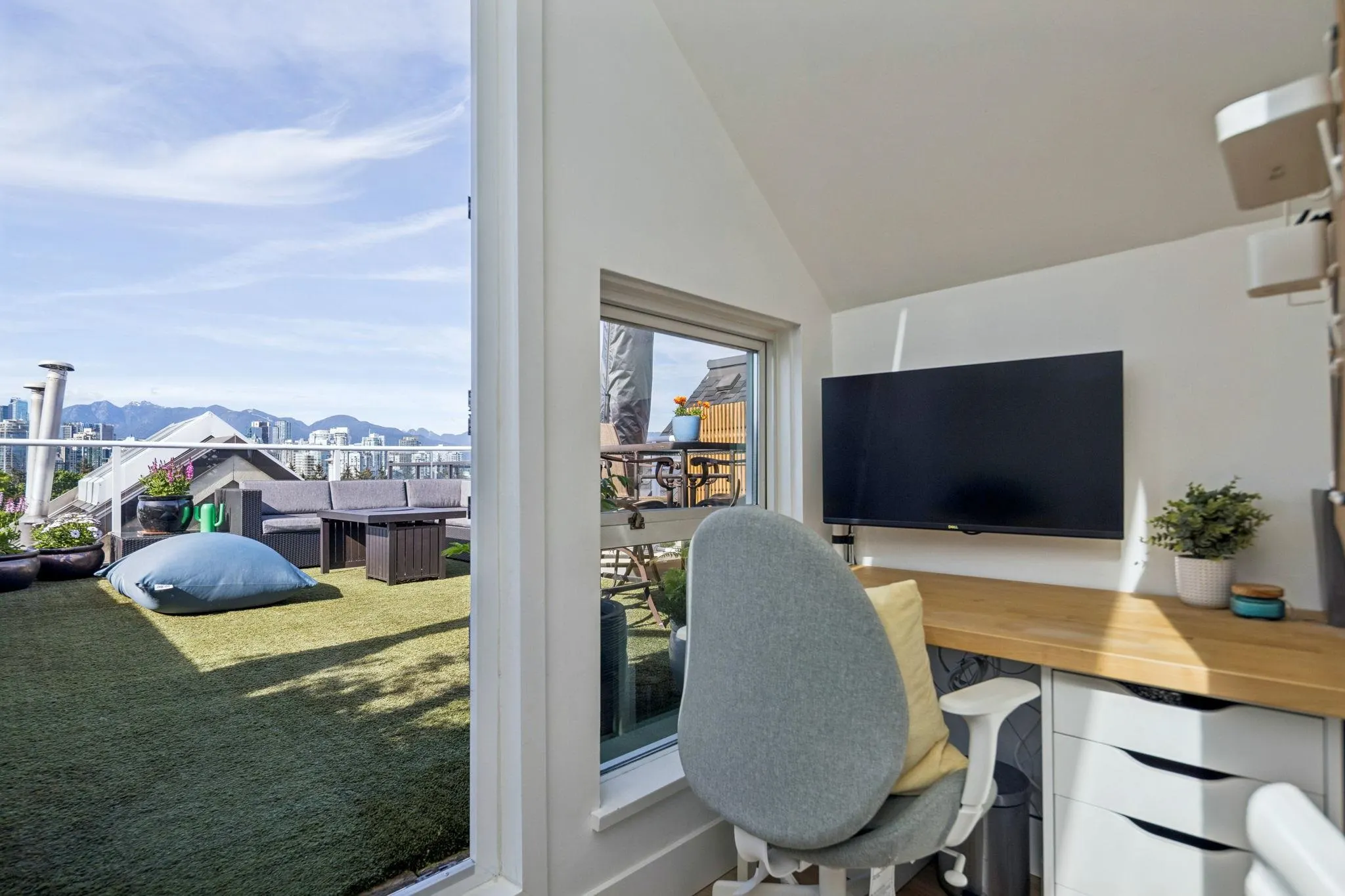 933 W 8th Avenue #103