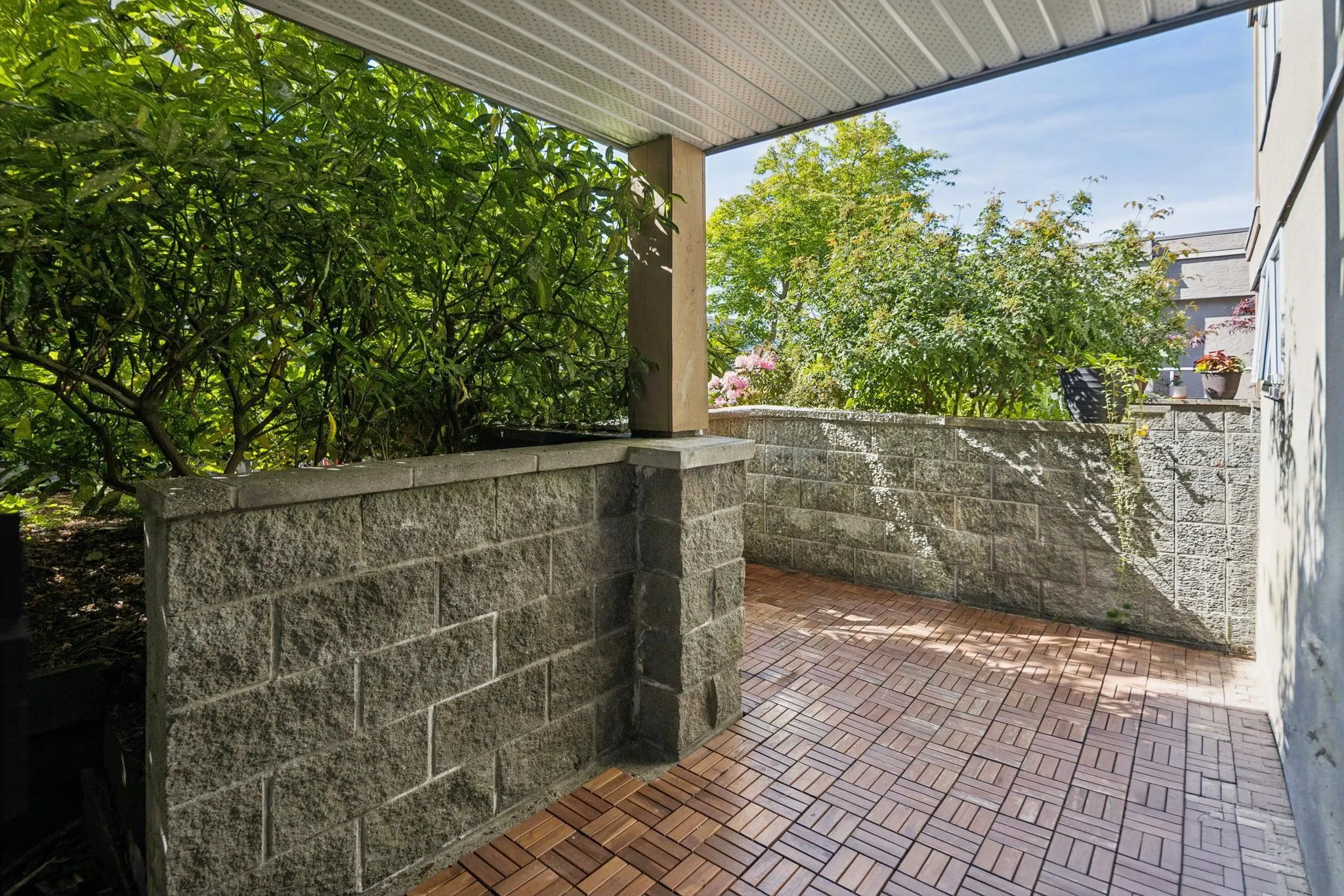 933 W 8th Avenue #103