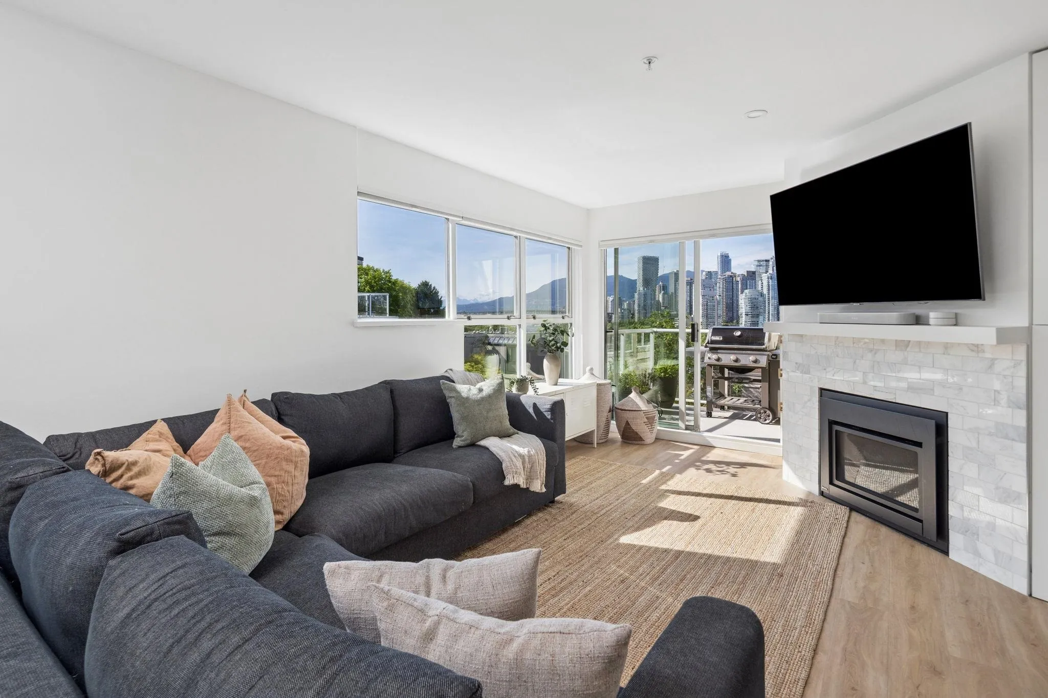 933 W 8th Avenue #103