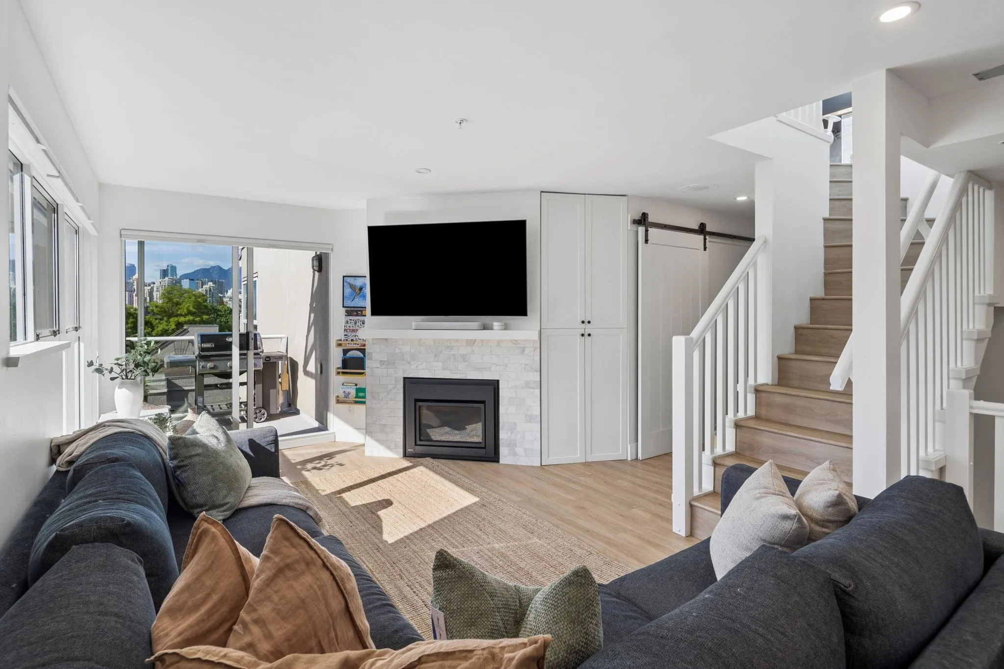 933 W 8th Avenue #103