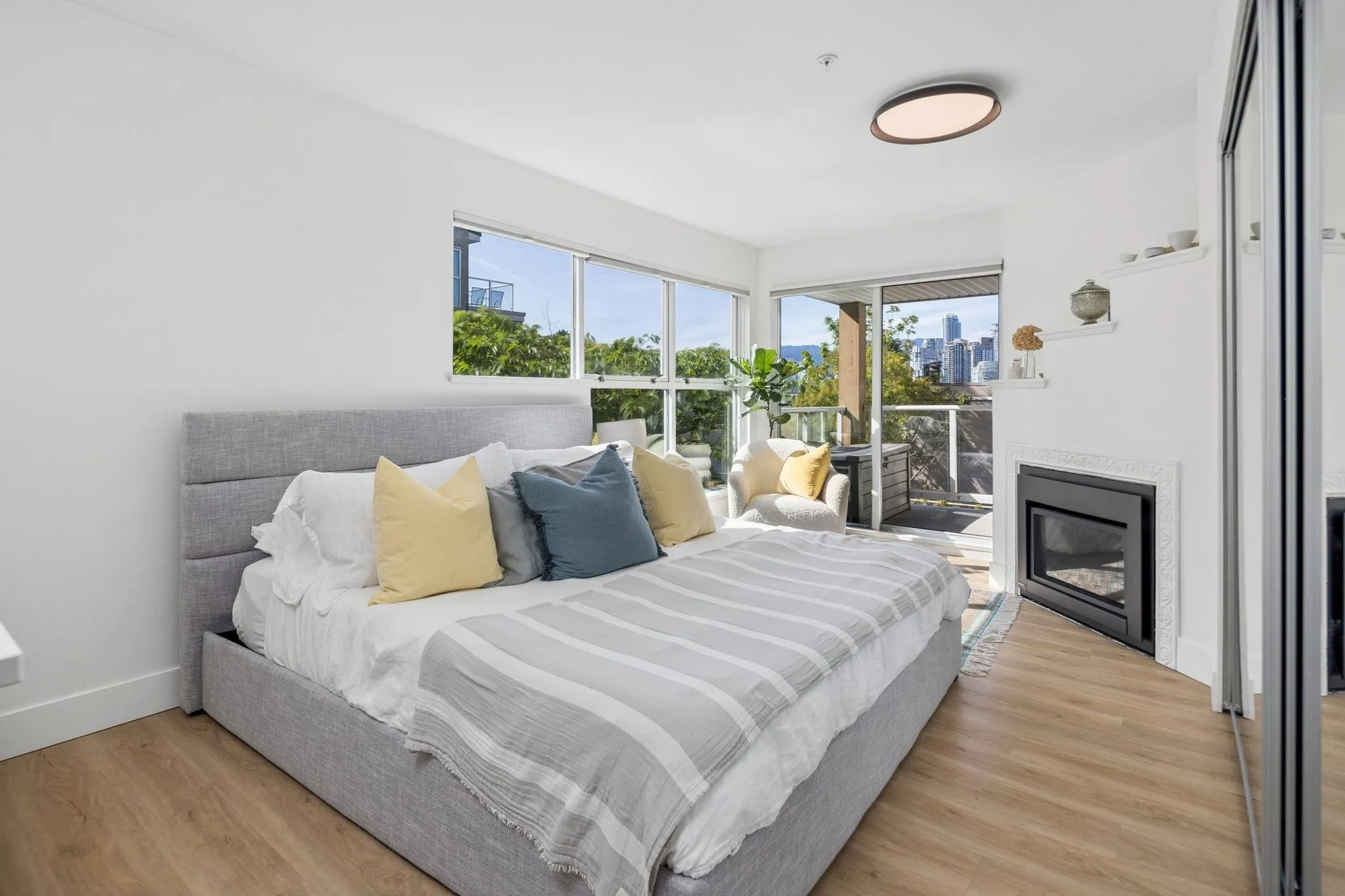 933 W 8th Avenue #103