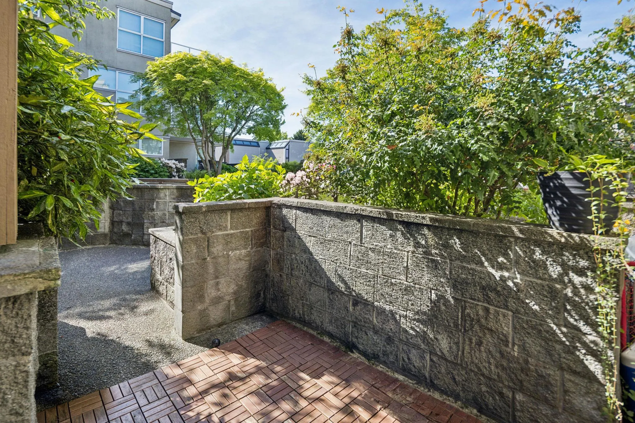 933 W 8th Avenue #103