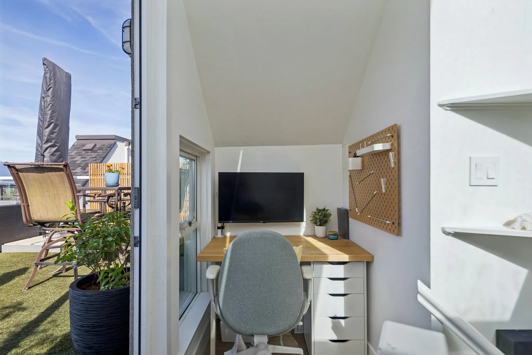 933 W 8th Avenue #103