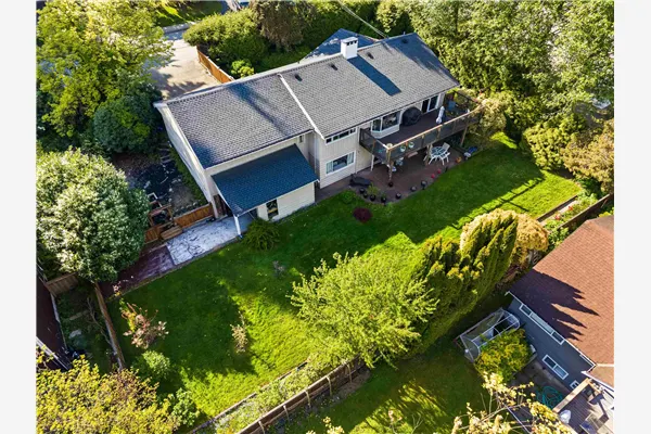 998 Fairway Drive