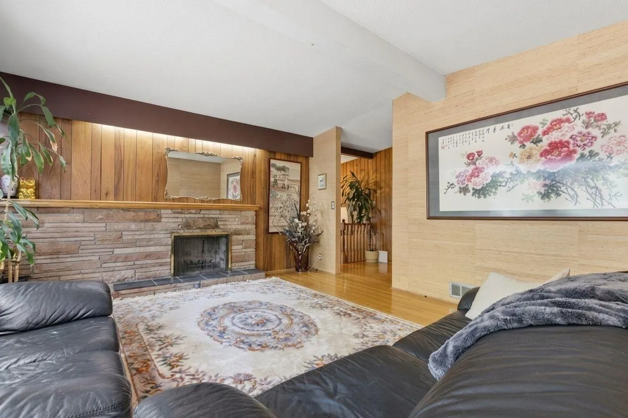 3055 Rosemont Drive