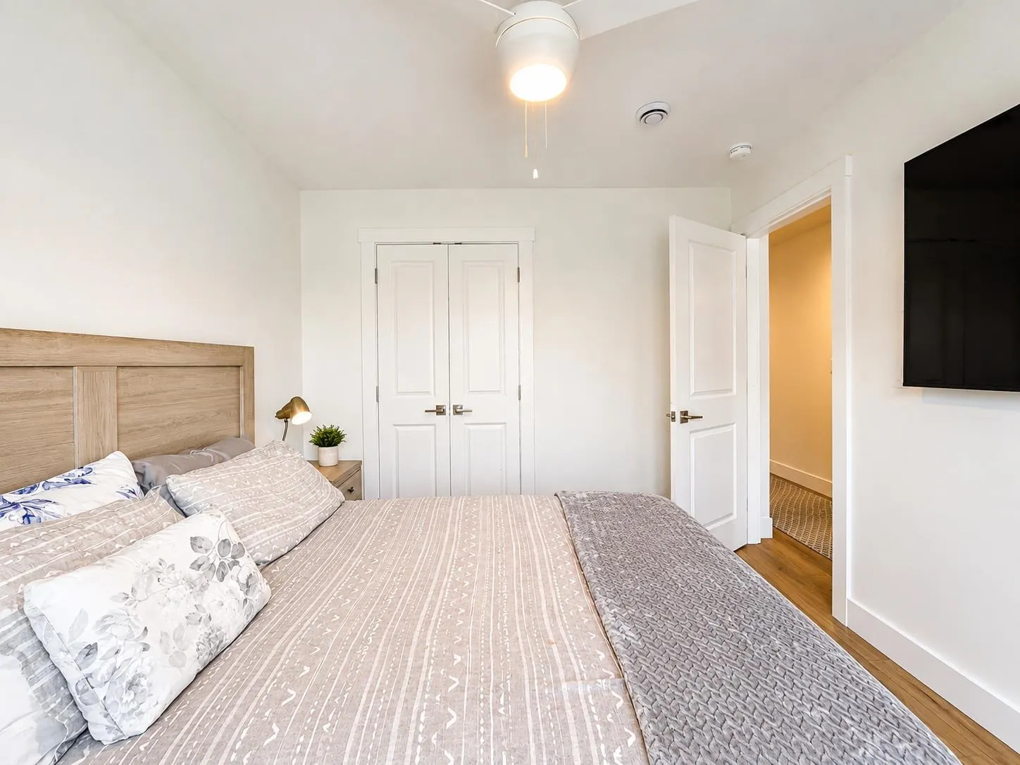 16433 19 Avenue #42