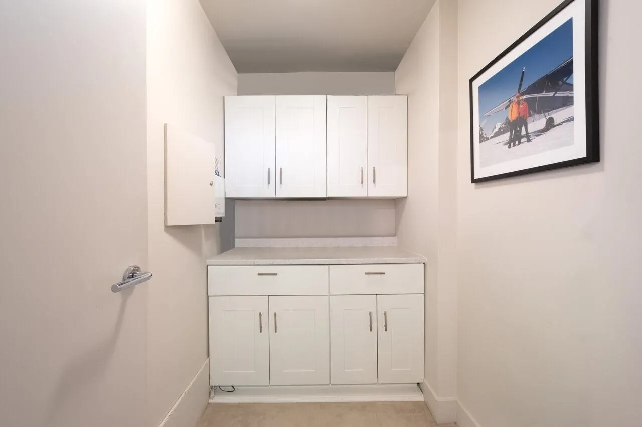 499 Broughton Street #203