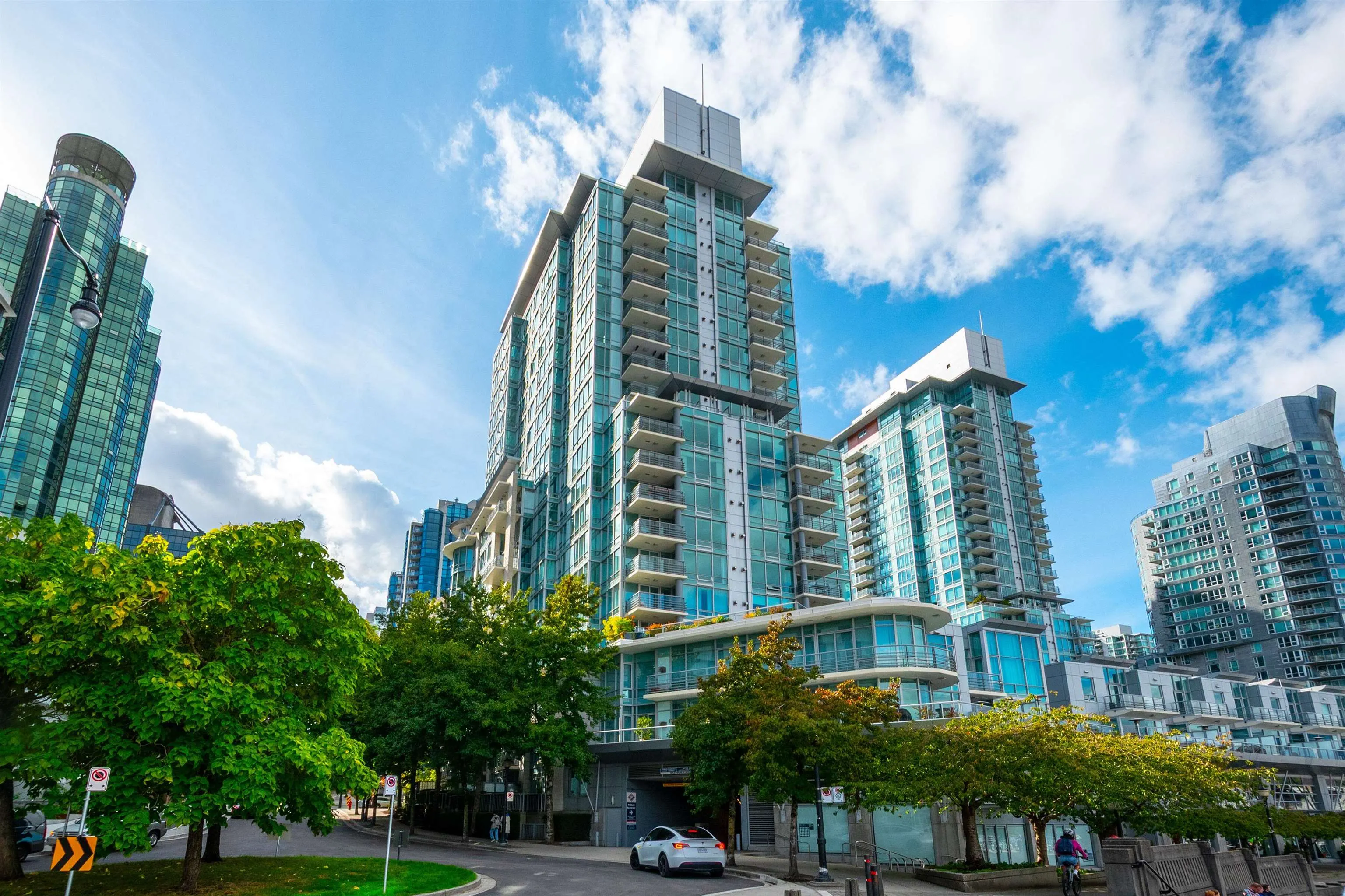 499 Broughton Street #203