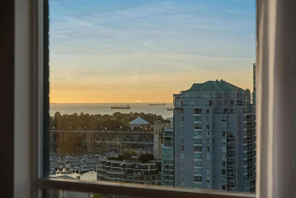583 Beach Crescent #2607