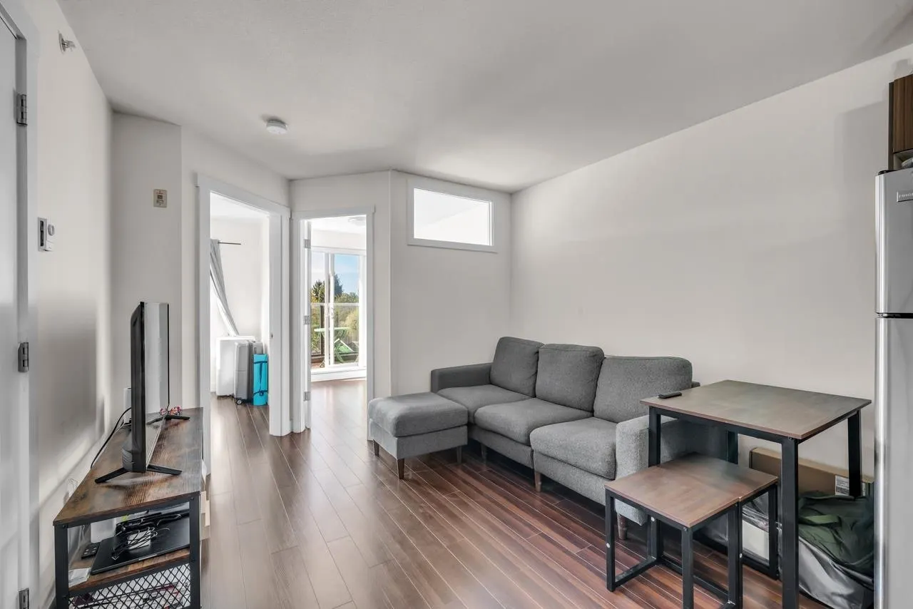 1239 Kingsway #PH7