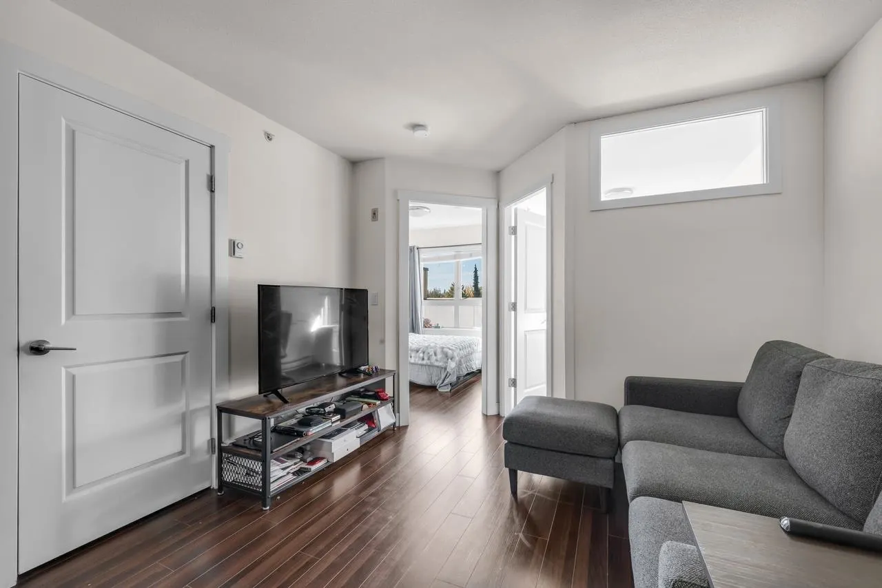 1239 Kingsway #PH7