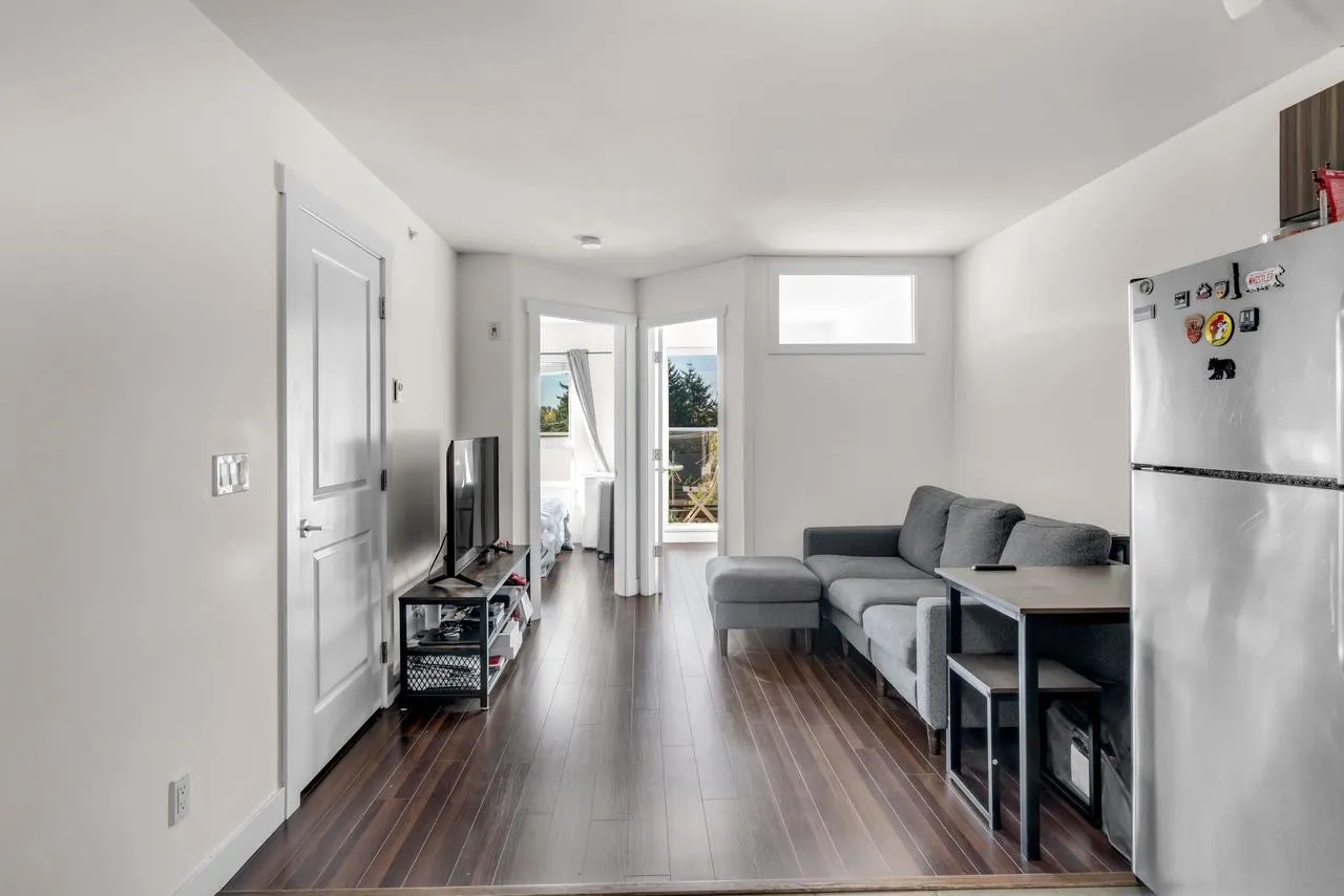 1239 Kingsway #PH7