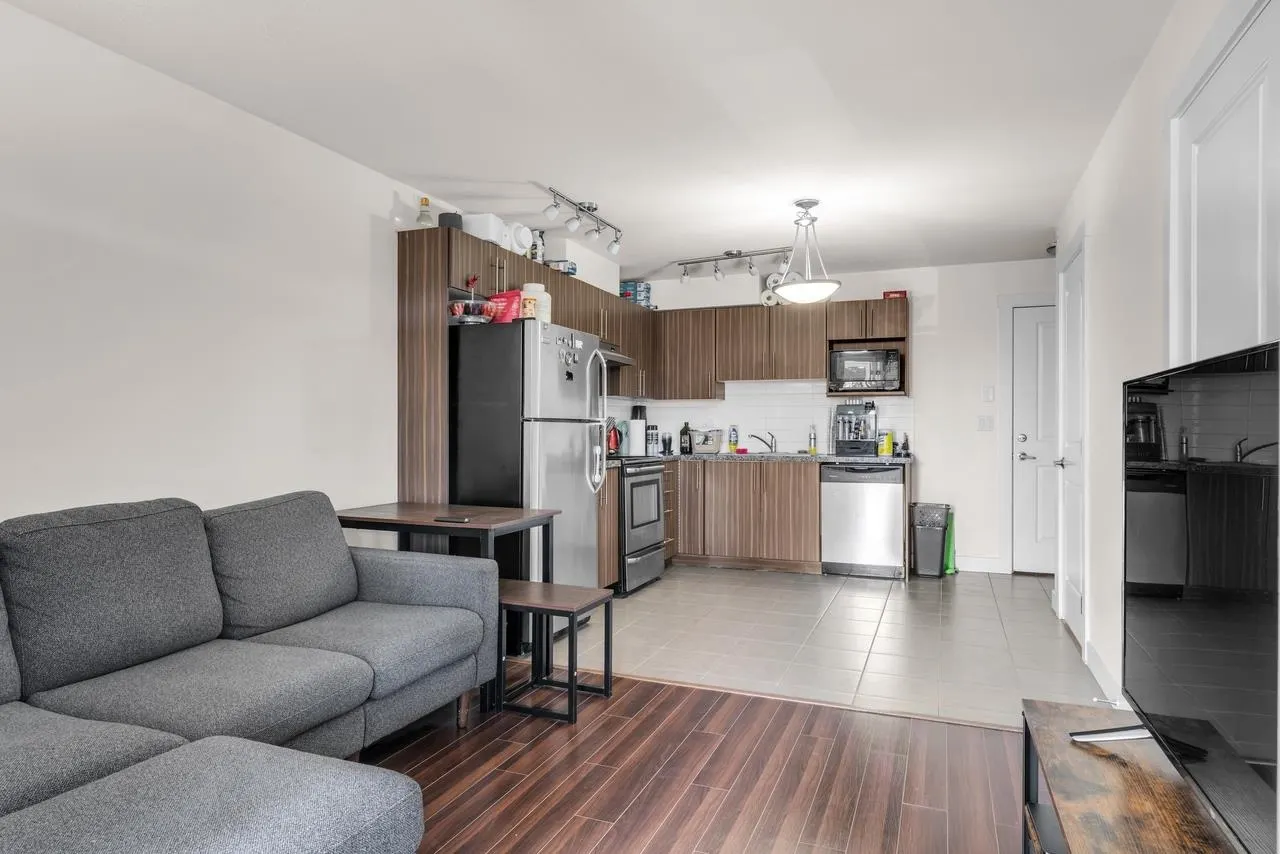 1239 Kingsway #PH7