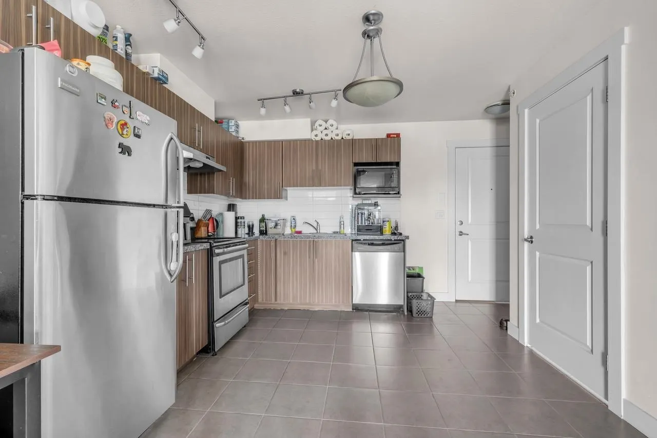 1239 Kingsway #PH7