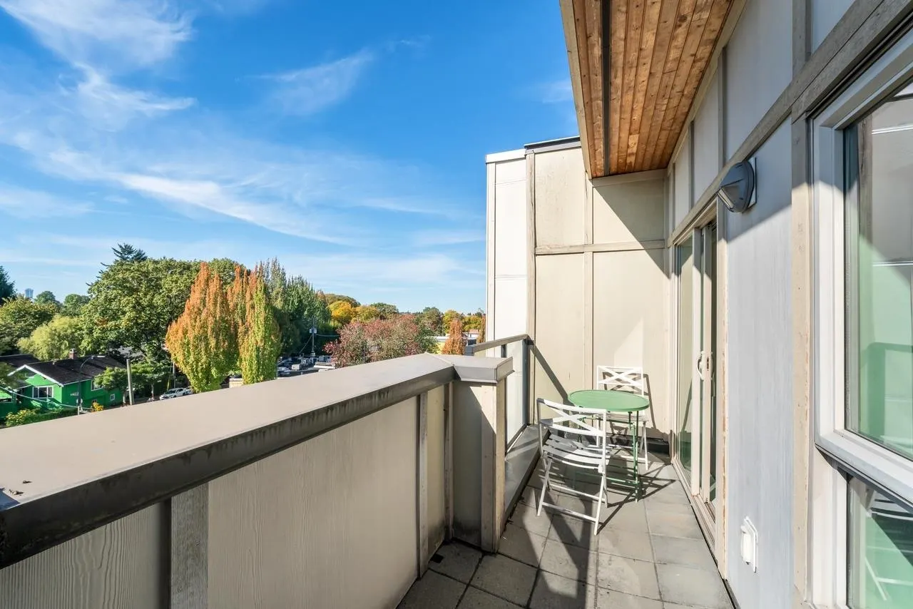 1239 Kingsway #PH7