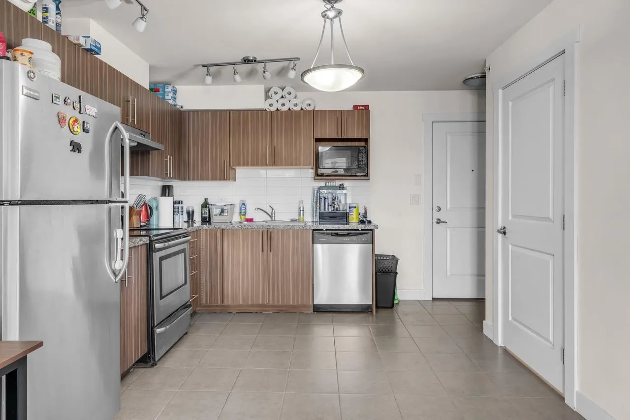 1239 Kingsway #PH7
