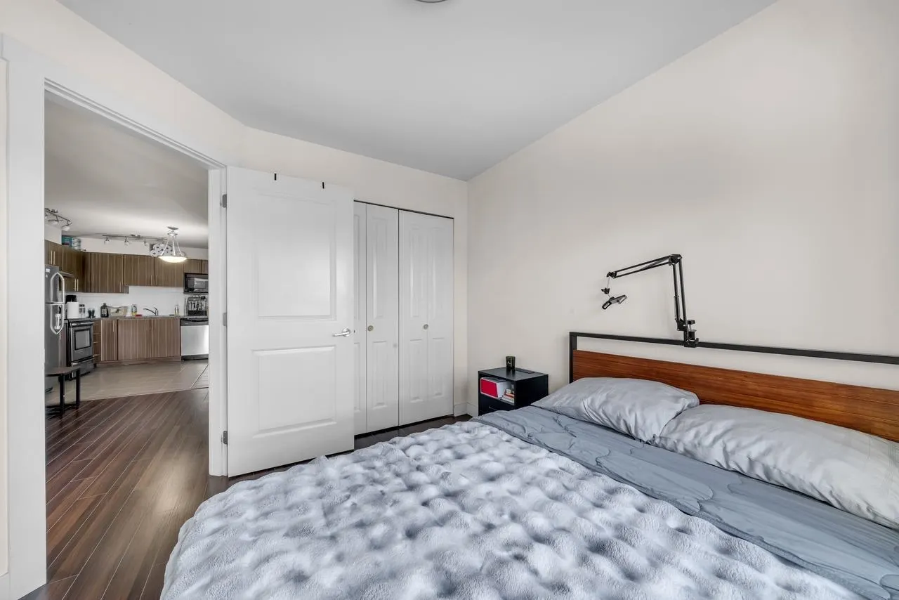 1239 Kingsway #PH7