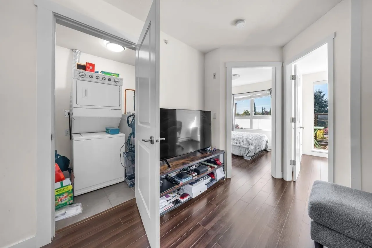 1239 Kingsway #PH7