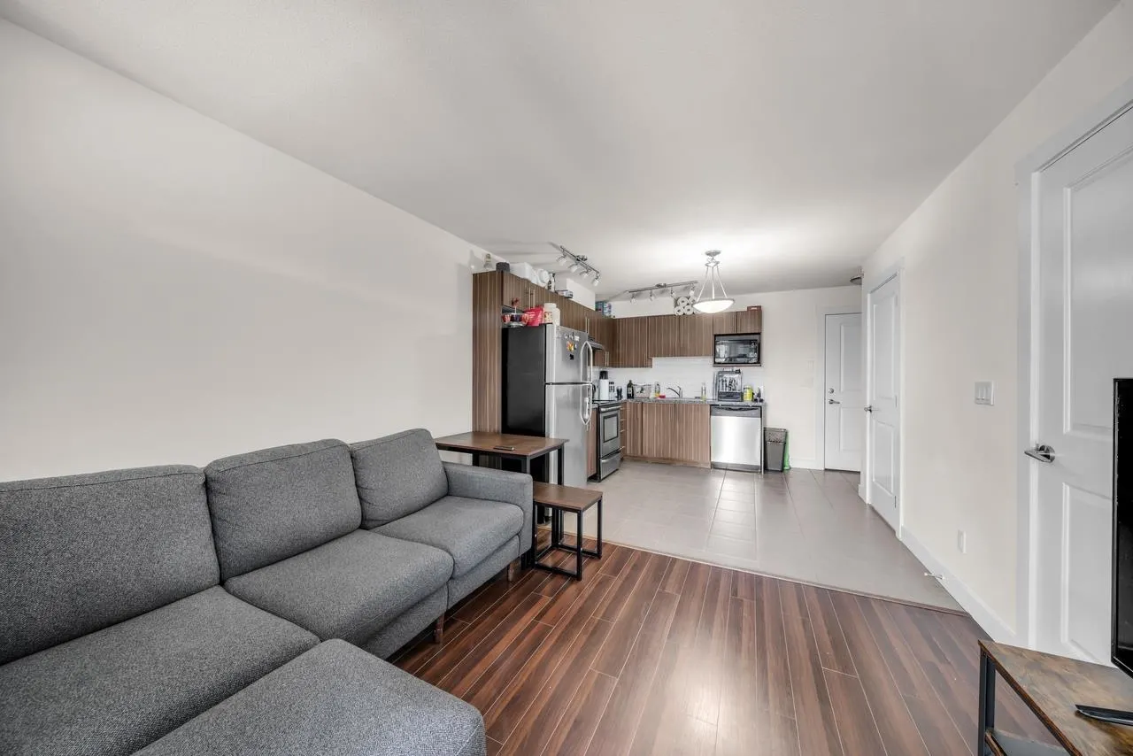 1239 Kingsway #PH7