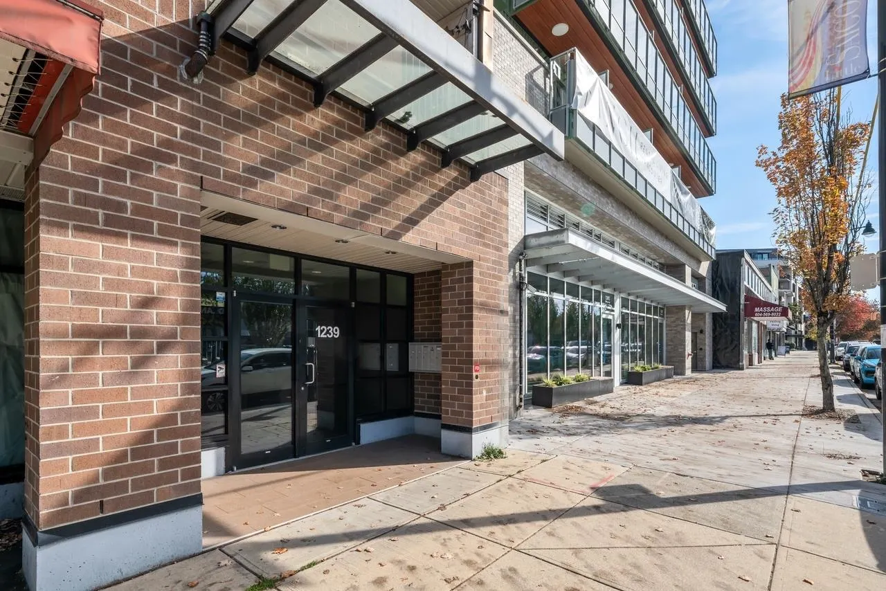 1239 Kingsway #PH7
