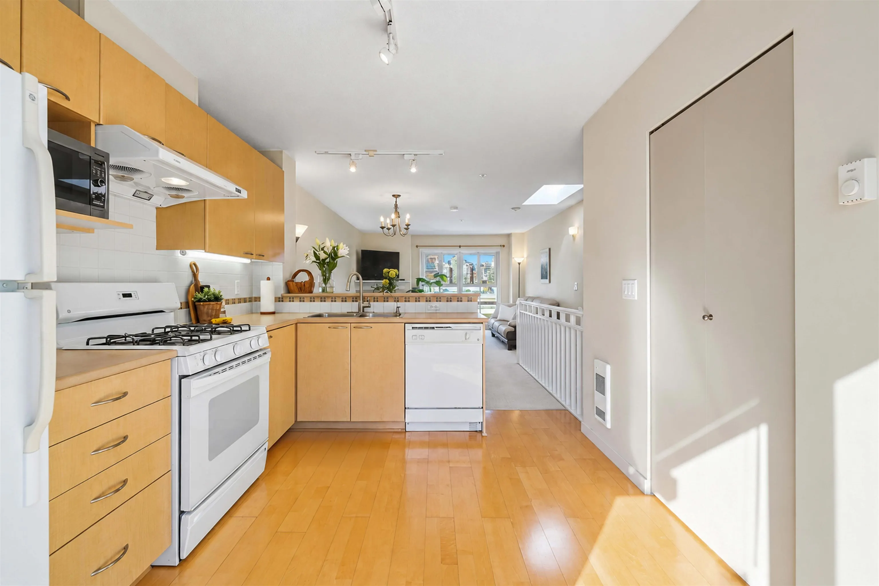 678 W 7th Avenue #319