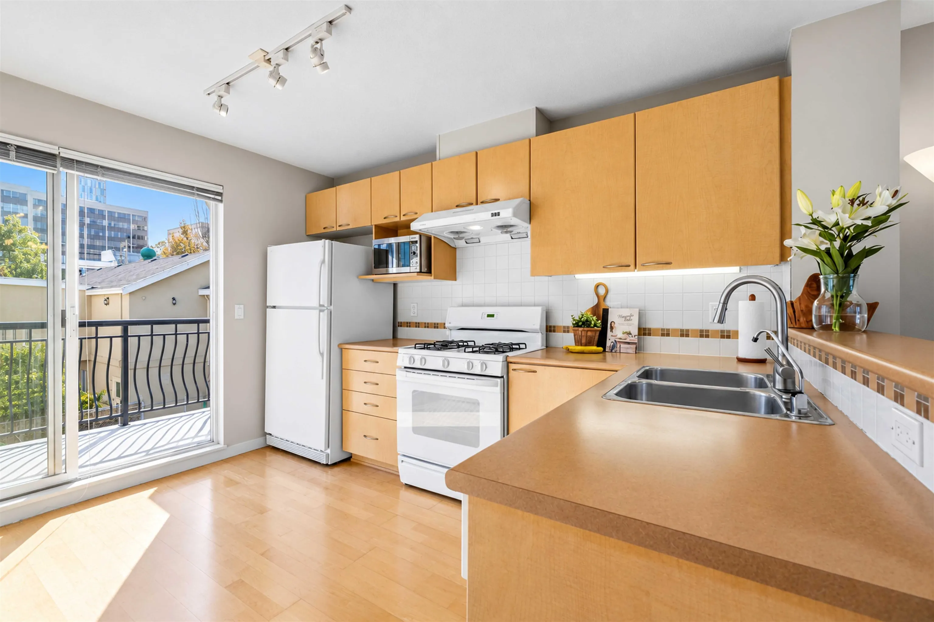 678 W 7th Avenue #319