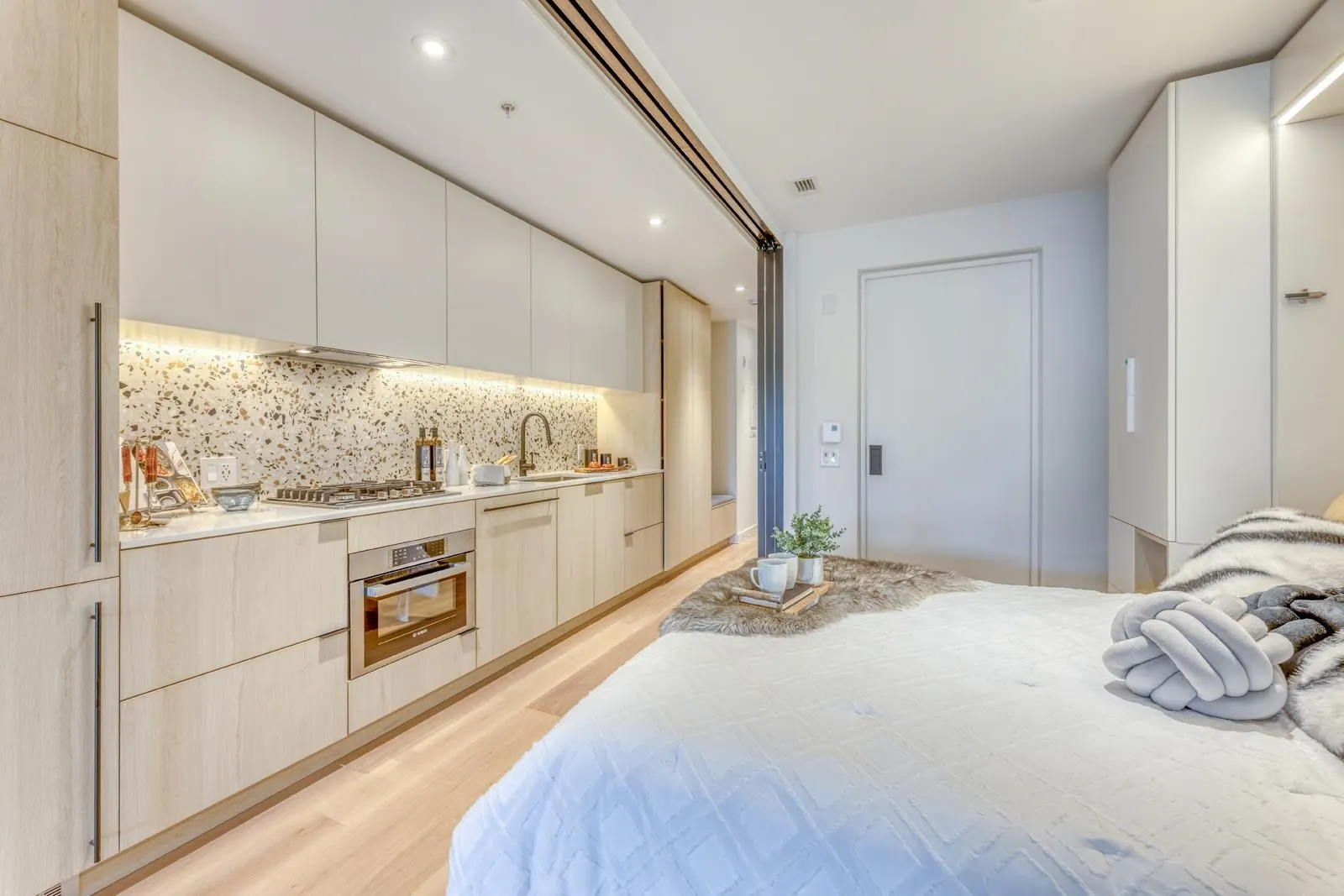 2471 St. George Street #512