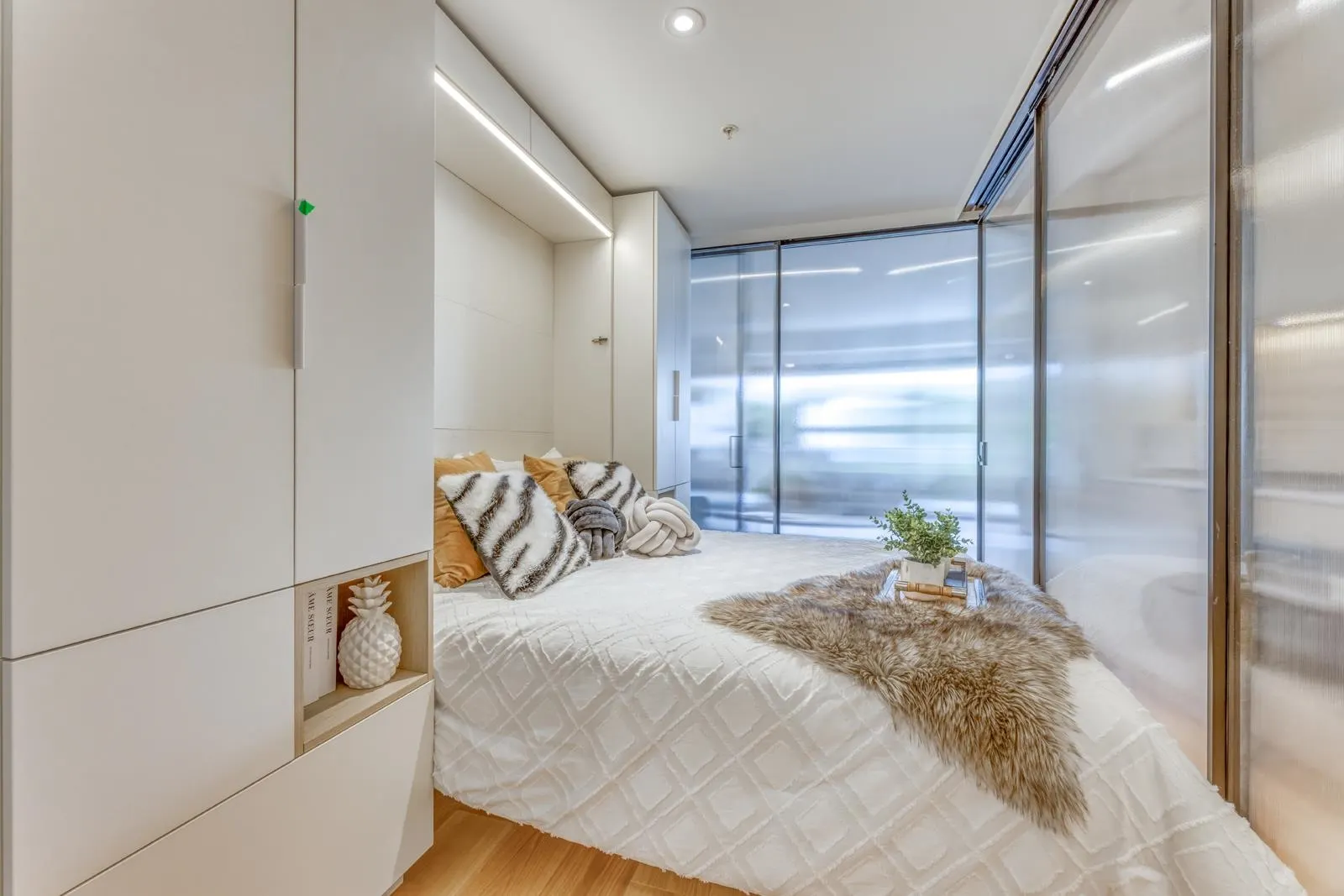2471 St. George Street #512