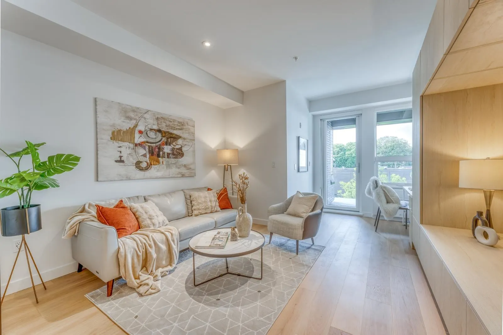 2471 St. George Street #512