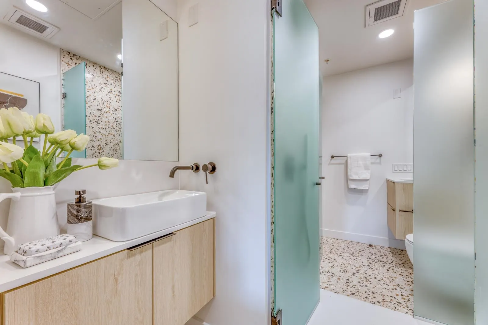2471 St. George Street #512