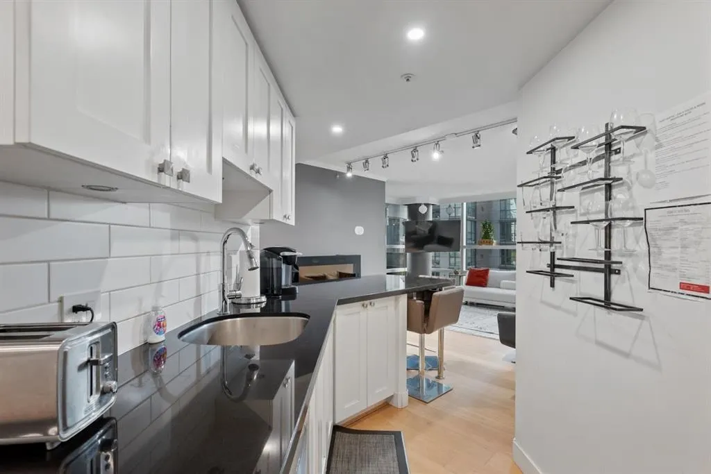 1050 Burrard Street #70X