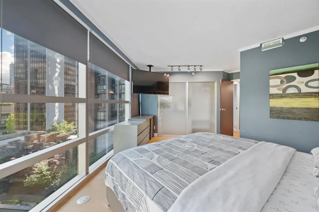 1050 Burrard Street #70X