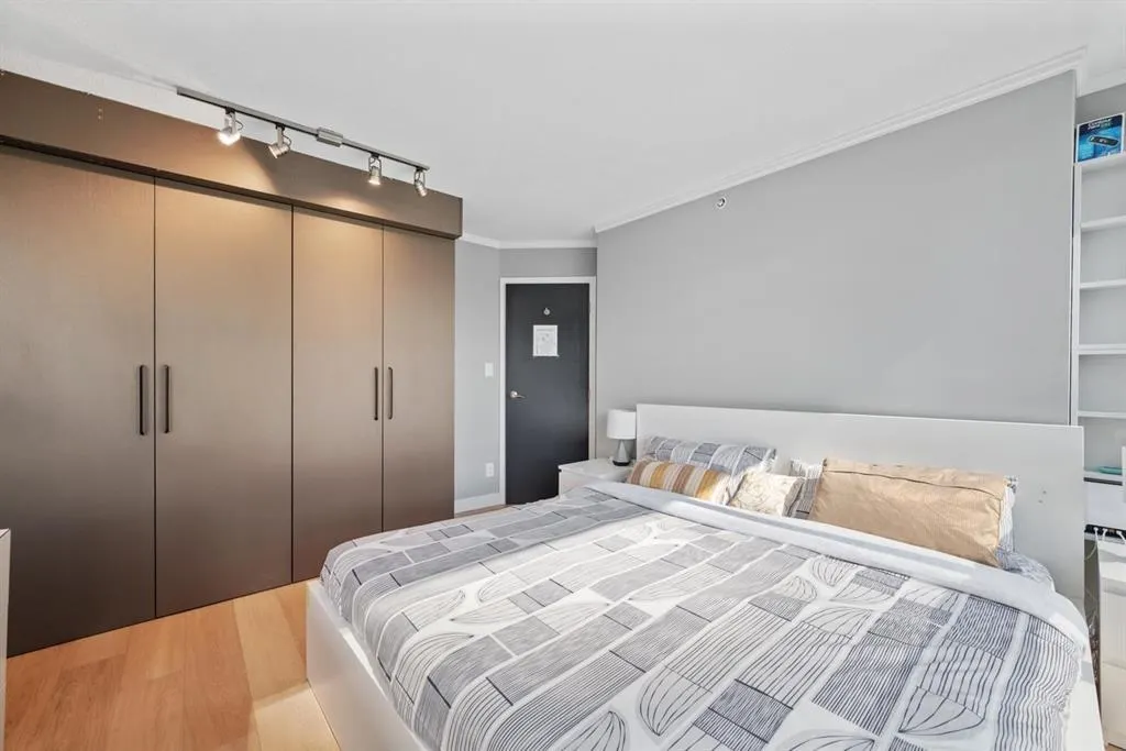 1050 Burrard Street #70X