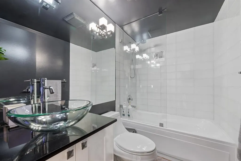 1050 Burrard Street #70X