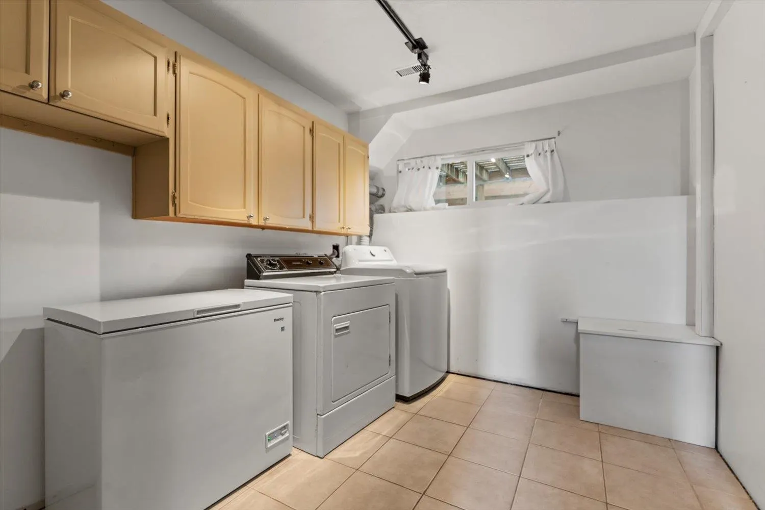 2629 Sunnyside Crescent