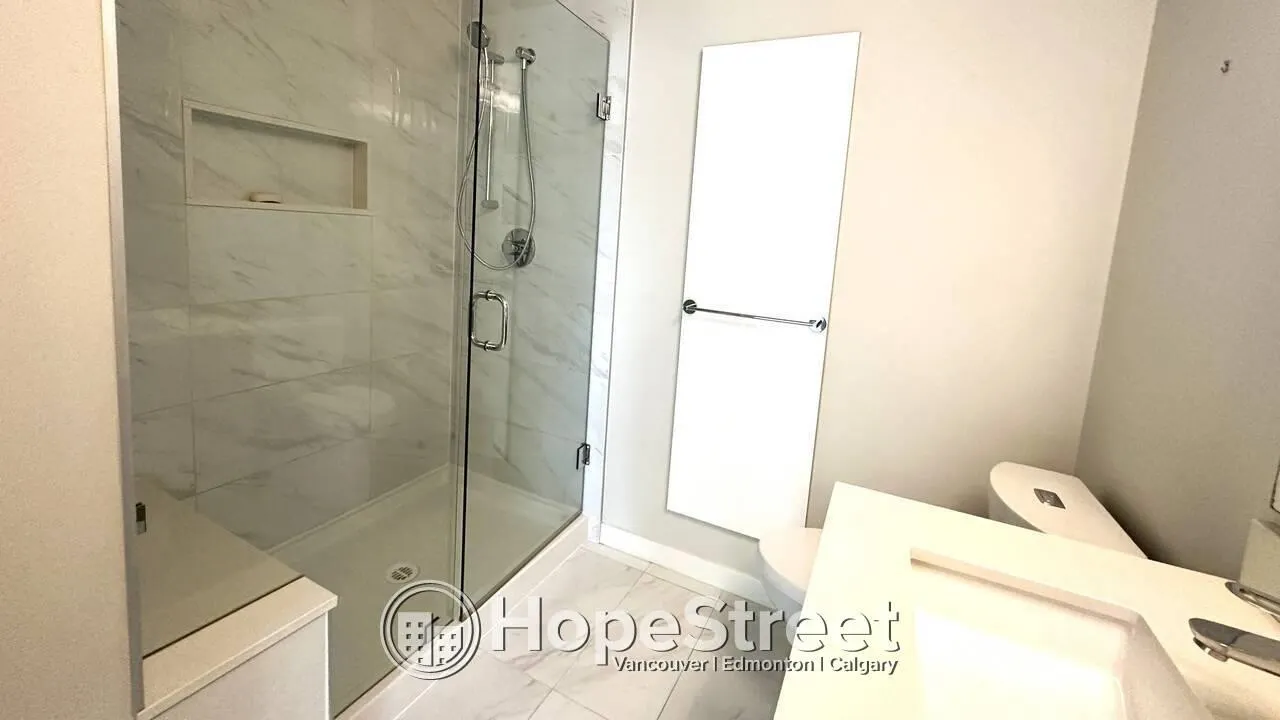 255 1 West Street #222
