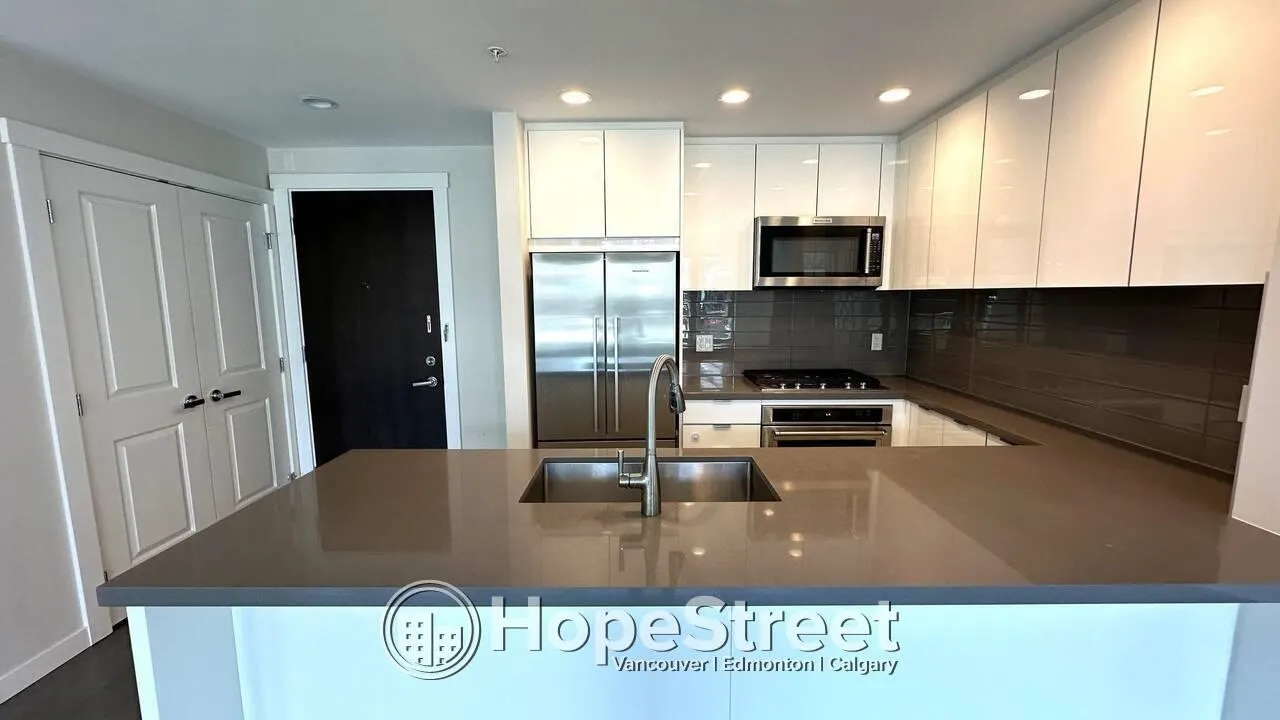 255 1 West Street #222