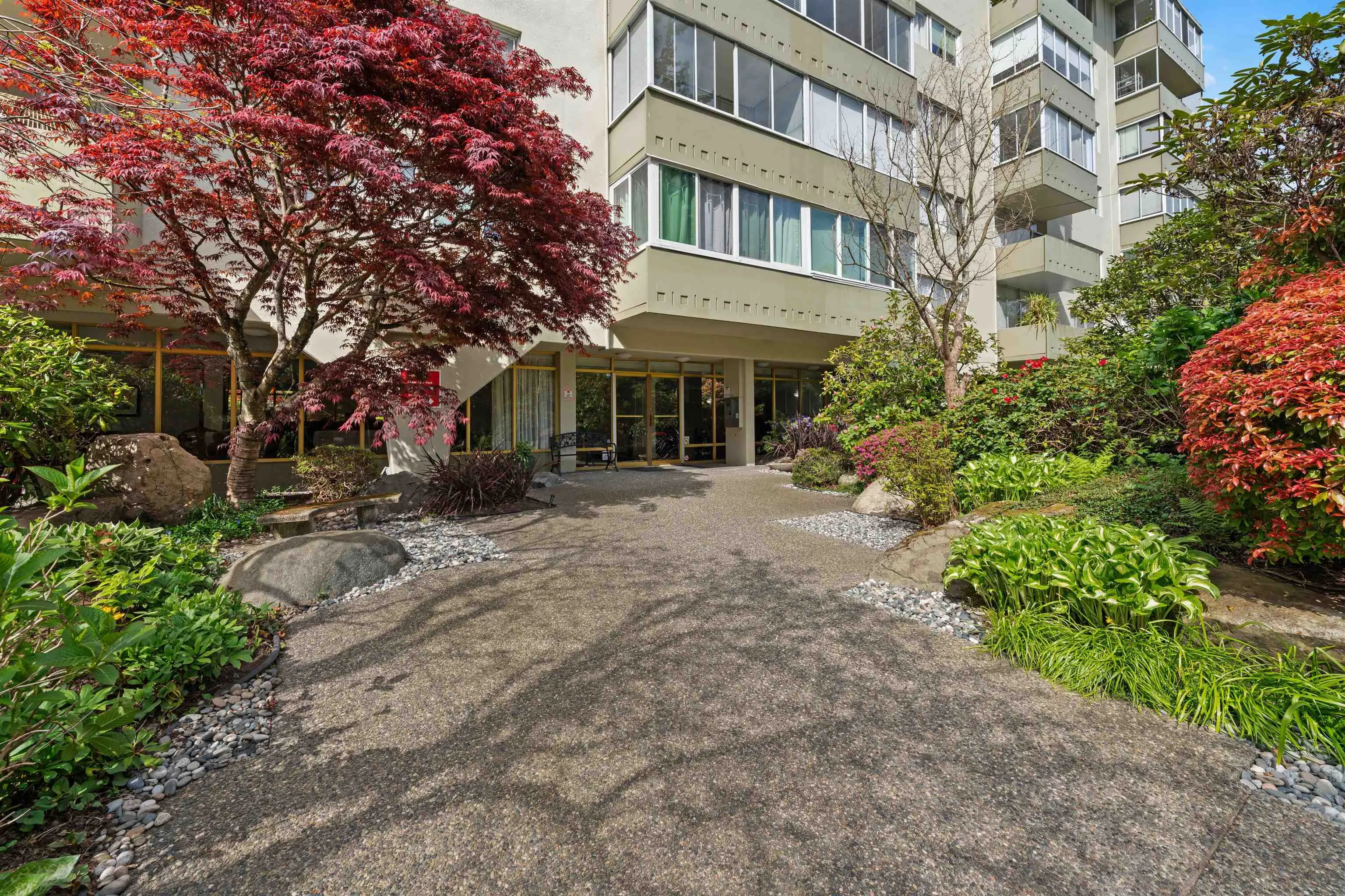 1425 Esquimalt Avenue #212