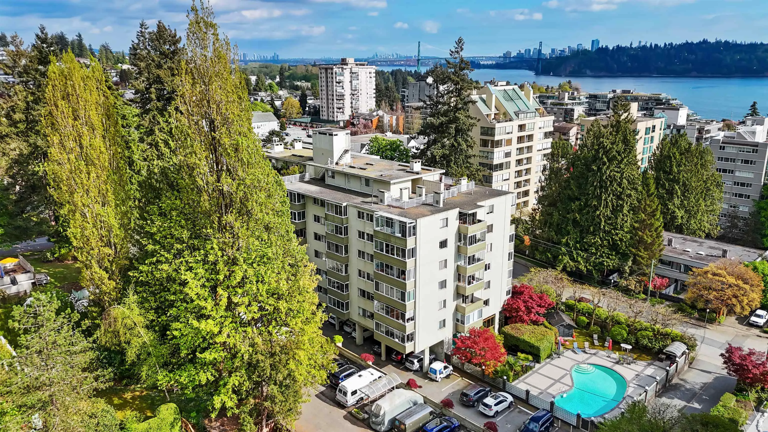 1425 Esquimalt Avenue #212