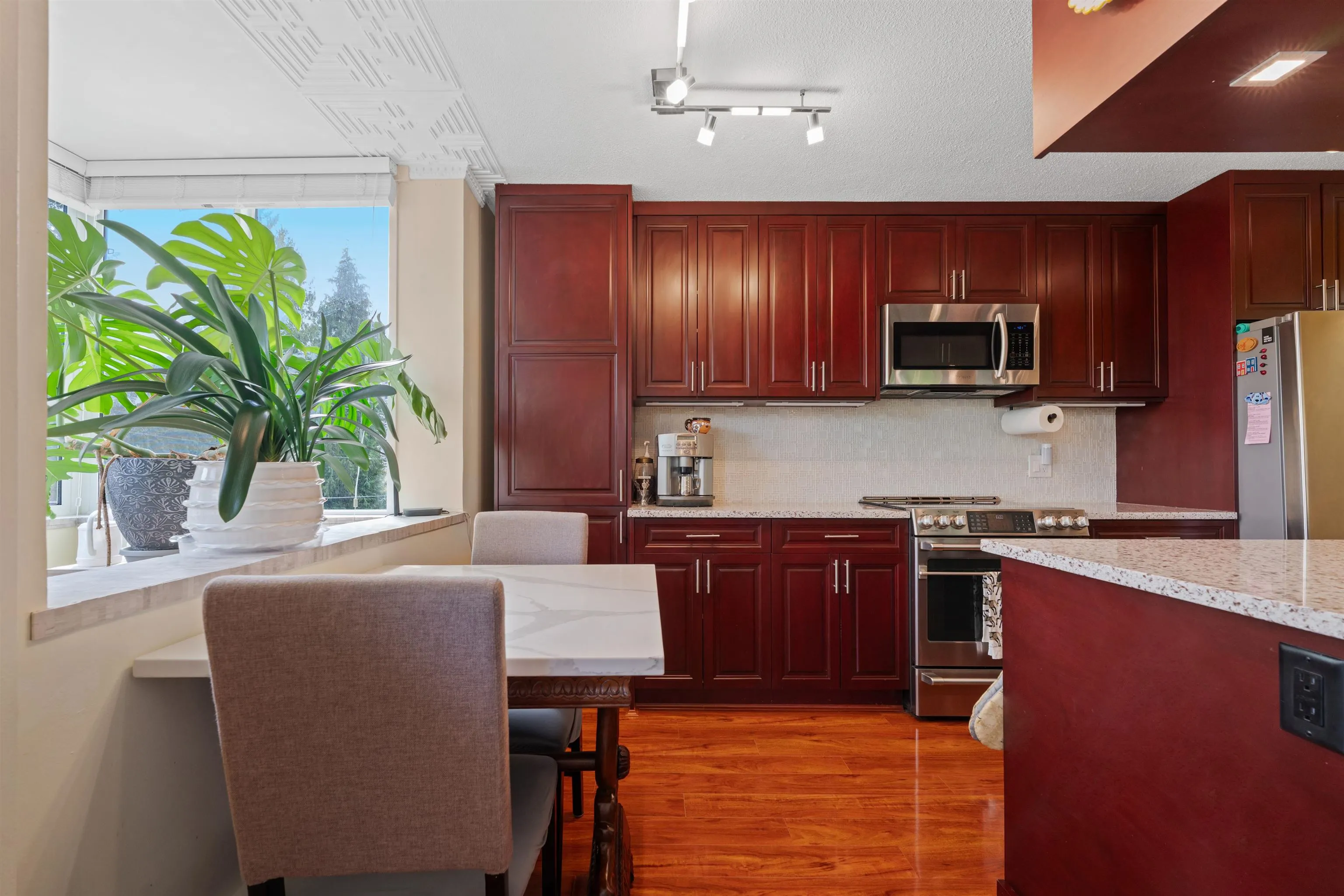 1425 Esquimalt Avenue #212