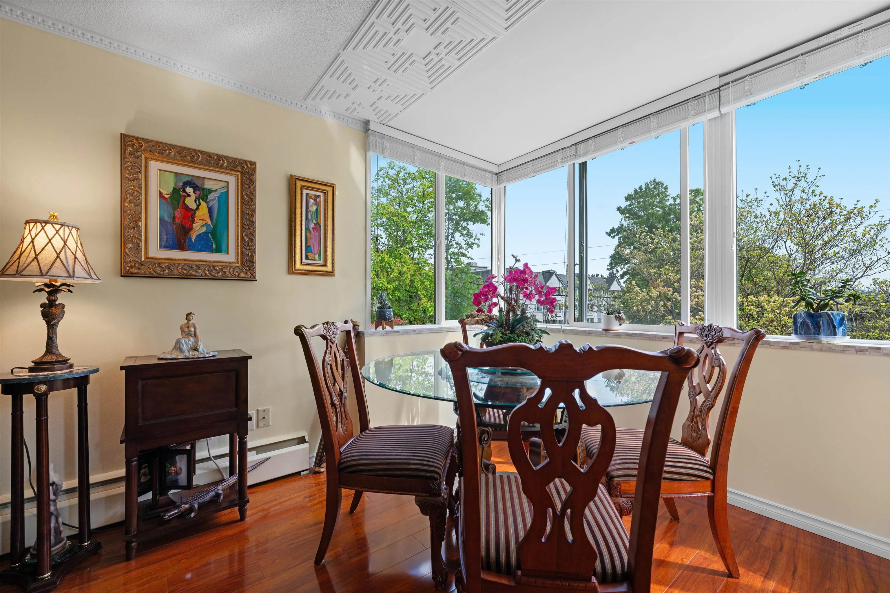1425 Esquimalt Avenue #212