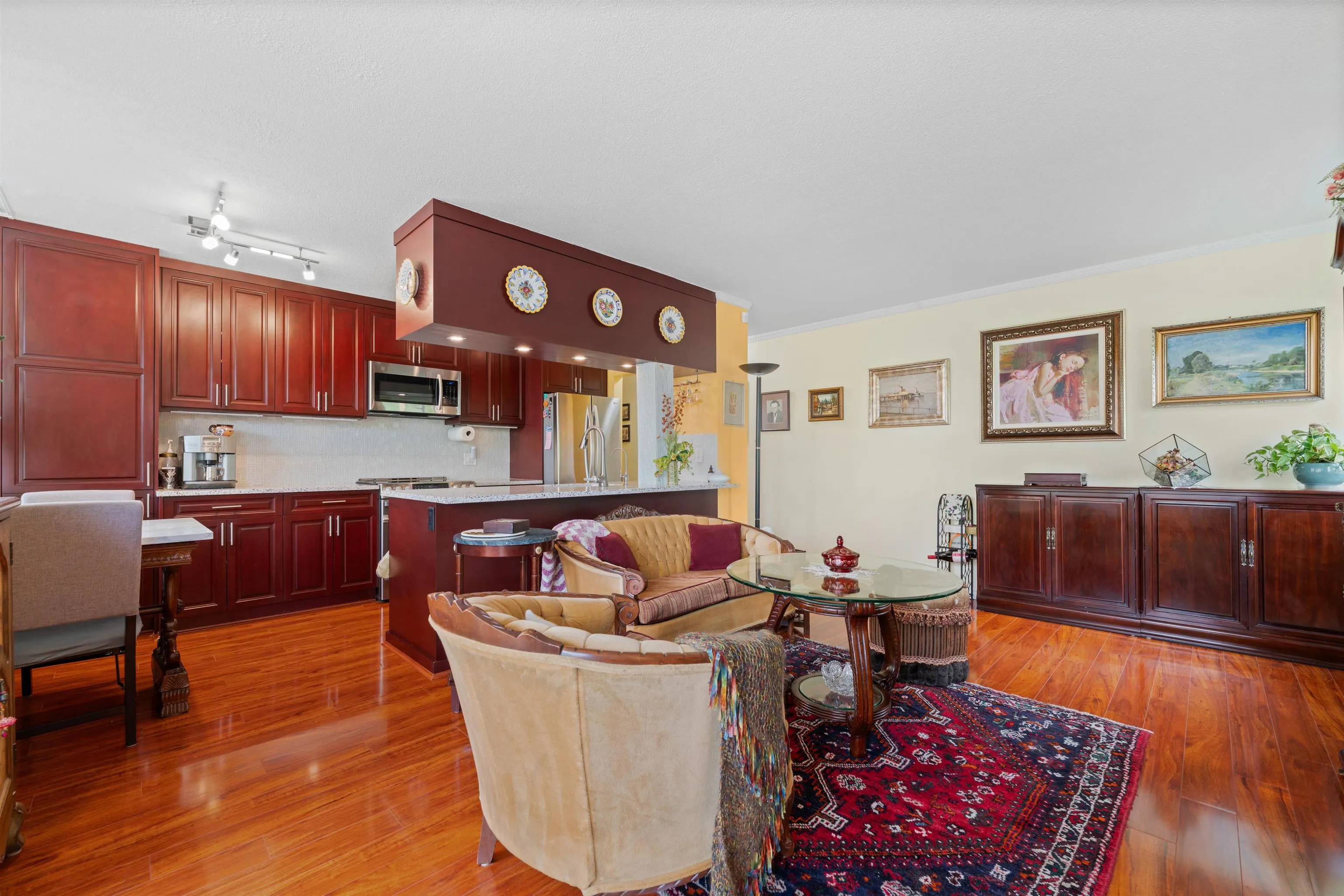 1425 Esquimalt Avenue #212