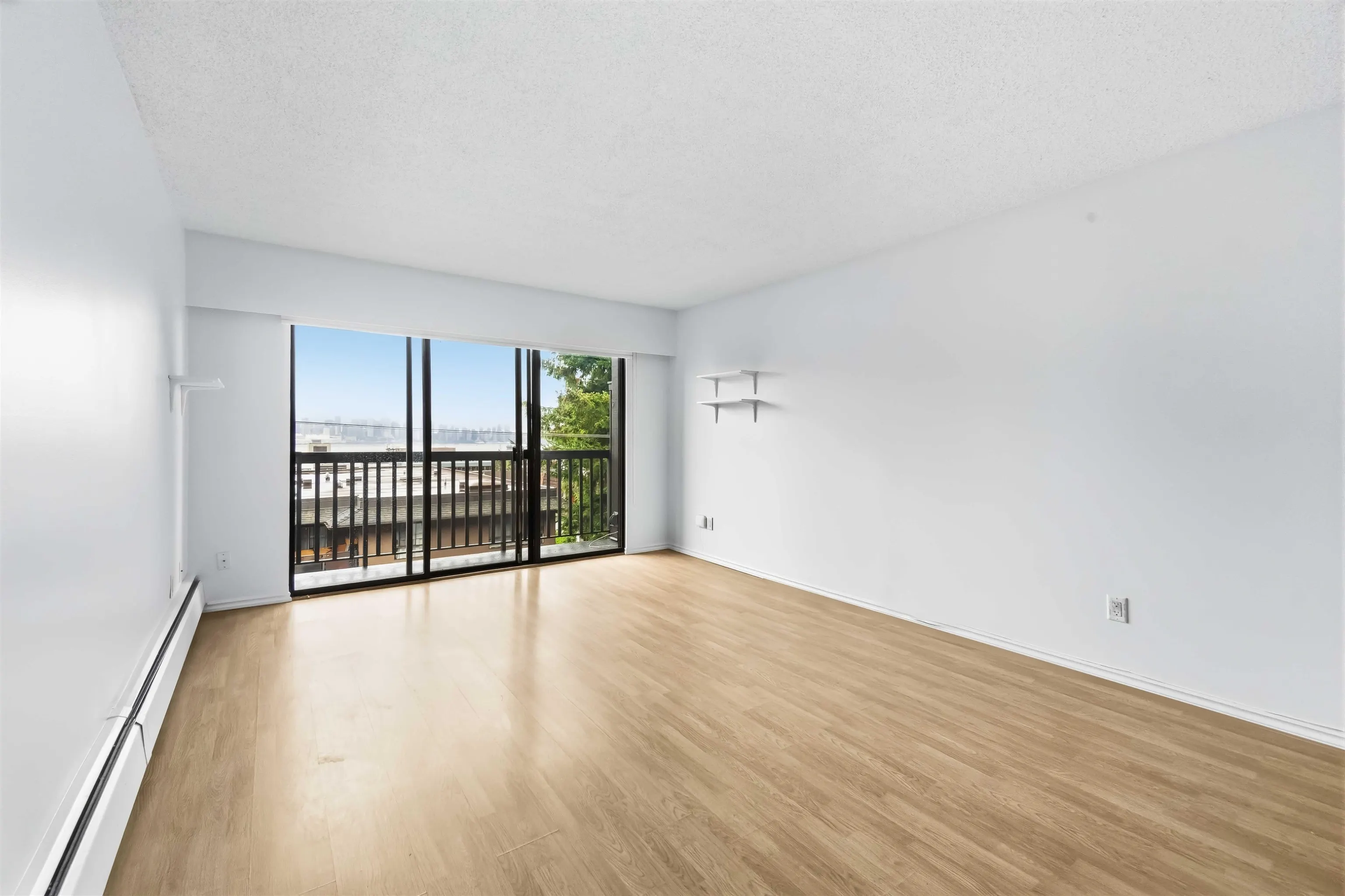 211 W 3rd Street #302